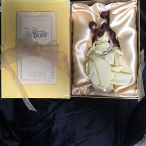 ❤️Sold ❤️Disney Beauty And The Beast Belle Limited Edition Doll W Stand NWB